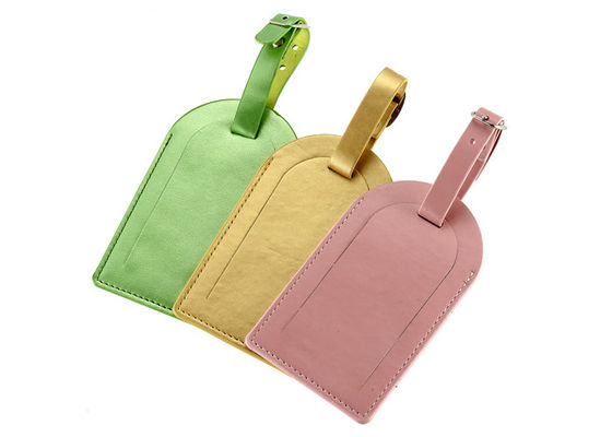 รูปร่างประตู PU แท็กสัมภาระเดินทางสี Pantone ที่มีสีสันพร้อมสายรัดหัวเข็มขัด