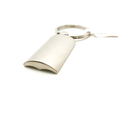 ซิลิเวอร์ Keychain ที่เป็นส่วนบุคคลกับตัวเลือกการออกแบบโลโก้ที่กําหนดเอง