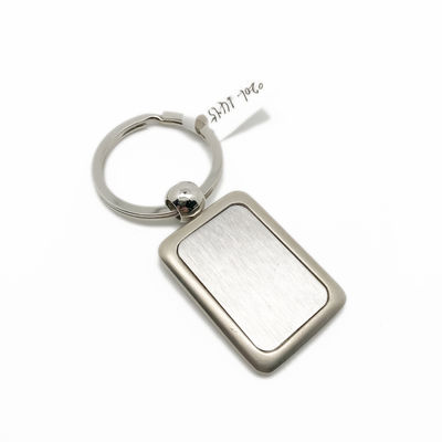 สีเงิน Keychains บุคคลกับโลโก้ที่กําหนดเอง การจัดส่งทันที