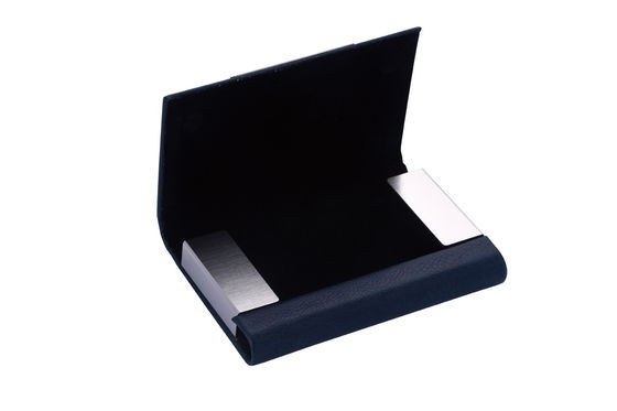 เครื่องถือบัตรชื่อโลหะสี่เหลี่ยม พร้อมปิดสนาป สลิมและคอมแพคต์ สามารถเก็บได้ถึง 50 บัตร